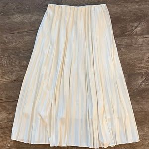 Cream pleated skirt